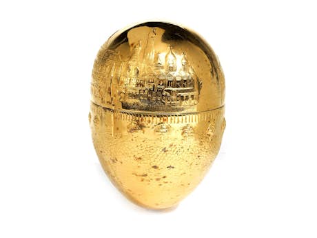 Vergoldetes Ei mit Ansicht Moskaus